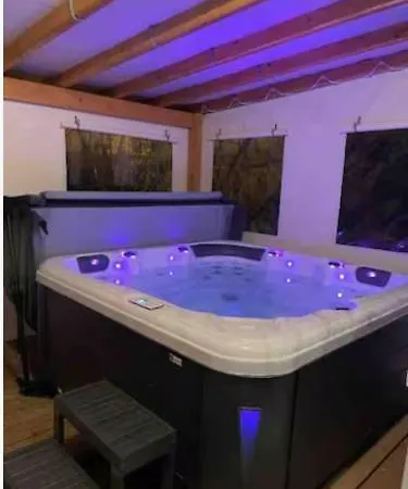 Holiday home La Maison D'aurore Et Patrice - Jacuzzi Couvert Et Jardin Prives