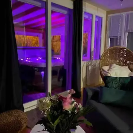 Holiday home La Maison D'aurore Et Patrice - Jacuzzi Couvert Et Jardin Prives